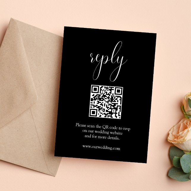 Elegante Black Wedding QR Code Antwort RSVP Karte (Elegant black QR code RSVP card makes responses seamless while elevating your wedding style)