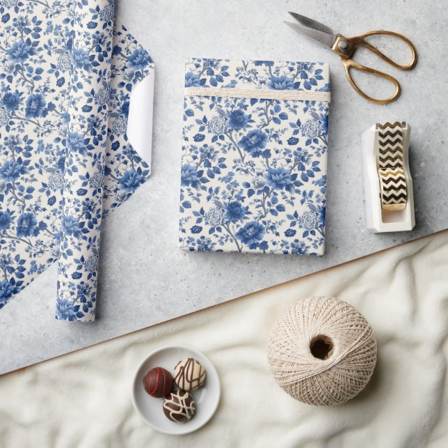 Elegante blaue Blumenwirkerei Geschenkpapier (Kunsthandwerk)