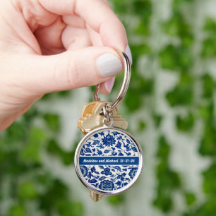 Elegante blaue französische Landtoile Chinoiserie Schlüsselanhänger