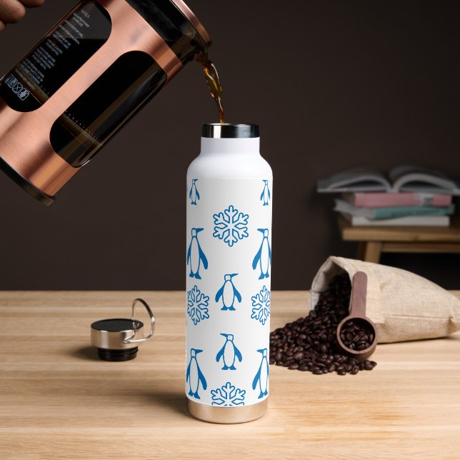 Elegante blaue Pinguine mit Schneeflocken Trinkflasche (Kaffee)