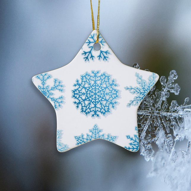 Elegante Blaue Schneeflocken Weiße Weihnachten Keramik Ornament (Von Creator hochgeladen)