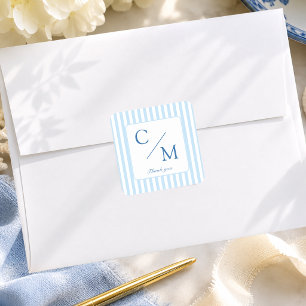 Elegante blaue Streifen-Monogramm-Hochzeit Quadratischer Aufkleber