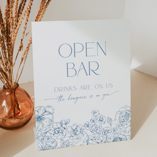 Elegante Blue Chinoiserie Rodelbahn Offener Bar Sockelschild (Open bar - drinks are on us, the hangover is on you sign with elegant navy blue floral chinoiserie)