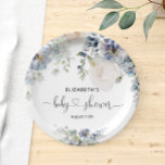 Elegante Blue Flowers Baby Dusche Pappteller<br><div class="desc">Dieses Design ist eine atemberaubende Ausstellung von zarter Schönheit und herzlicher Dankbarkeit. Die pastellfarbene Aquarelltechnik schafft einen weichen und traumhaften Effekt, während die Verwendung von staubblauen und rot-rosa Farben ein Gefühl von Eleganz und Charme verleiht. Die Blumenelemente sind sehr detailliert und fügen eine Touch von natürlicher Schönheit hinzu, die sowohl...</div>