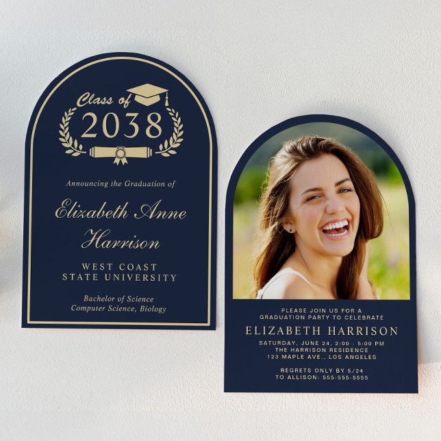 Elegante Blue Gold Arch Foto Graduation Party Einladung (An elegant arch-shaped photo graduation party invitation to celebrate the graduate's achievements)