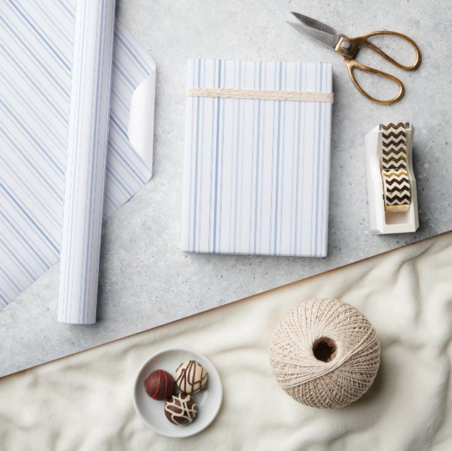 Elegante Blue Stripes Wrapping Paper Roll Geschenkpapier (Kunsthandwerk)