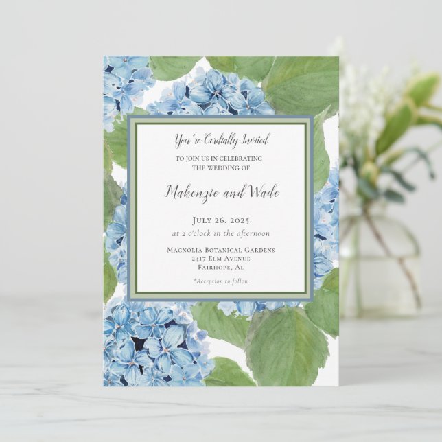 Elegante Blue Watercolor Hydrangea Blumenhochzeit Einladung (Stehend Vorderseite)