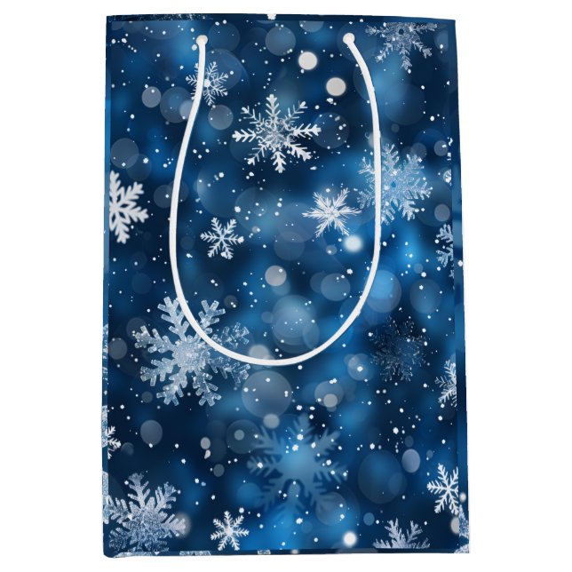 Elegante Blue & White Snowflake Wintergeschenktasc Mittlere Geschenktüte (Vorderseite)