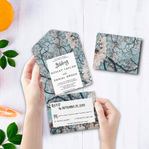 Elegante, blumengeschmückte Umgebung All In One Einladung