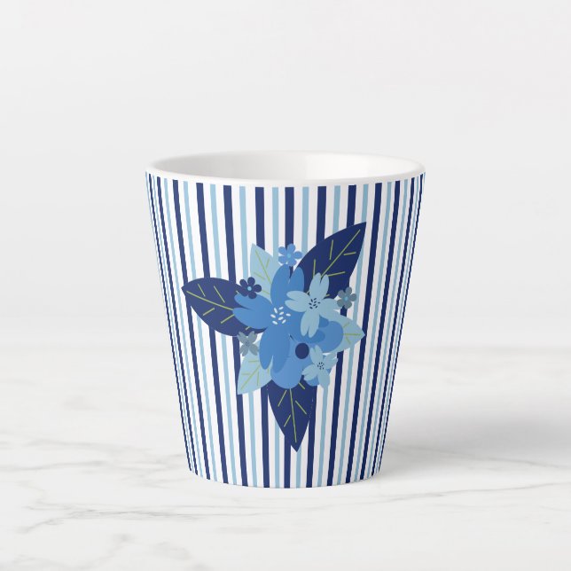 Elegante Blumenstreifen monochromatisch blau Milchtasse (Vorderseite)