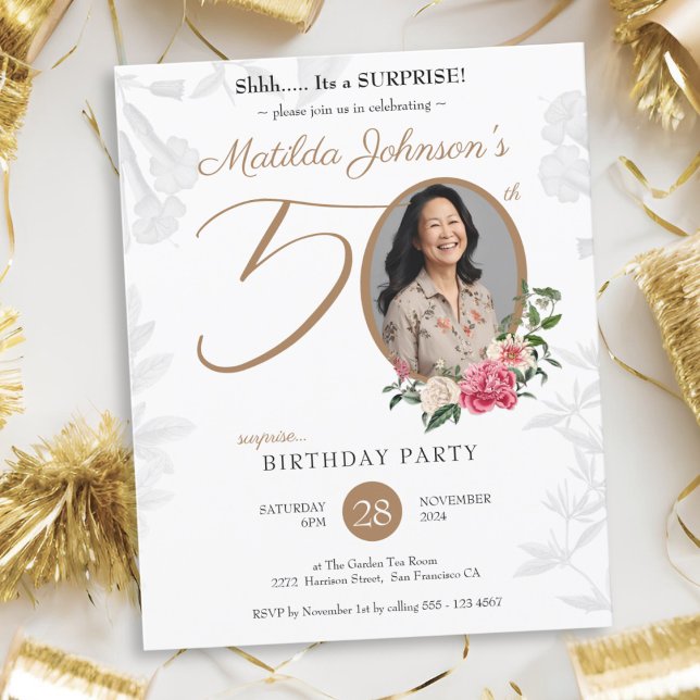 Elegante Blumenüberraschung 50. Geburtstagseinladu (Elegant Floral Surprise 50th Birthday Invitation)