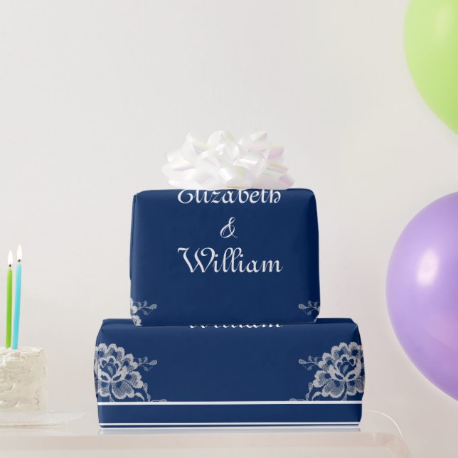 Elegante Blumenzange auf Blue Wedding Geschenkpapier (Partygeschenke)