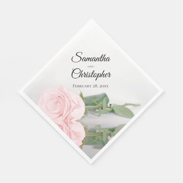 Elegante Blush Pink Rose Diagonal Design Hochzeit Serviette (Ecke)