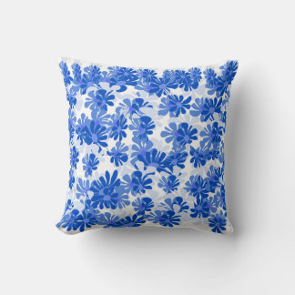 Elegante Blüten: Vibrante blaue Kissen