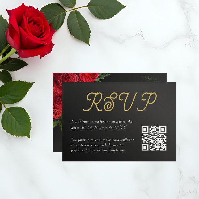 Elegante Boda de Rosas QR Code RSVP Card Mitteilungskarte (Sleek spanish RSVP card with black background and rose accents)