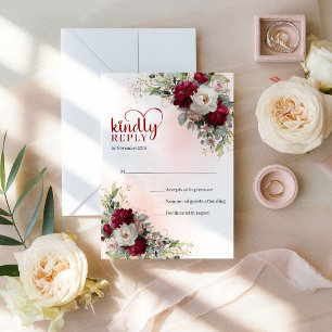 Elegante Bohemian-Rote und Weiße Blumen-Hochzeit i RSVP Karte