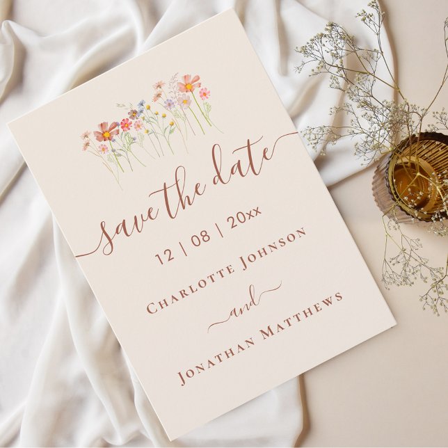 Elegante Boho-Wildblumenwiese-Hochzeit Save The Date (Elegant boho Wildflower meadow beige terracotta Wedding save the date card)