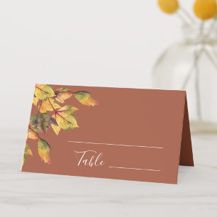 Elegante braune goldgelbe Herbstblatthochzeit Platzkarte