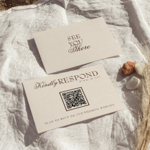 Elegante braune Hochzeit mit QR-Code im Old-Money- RSVP Karte