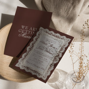 Elegante braune Hochzeit mit Spitze und Old Money- Einladung
