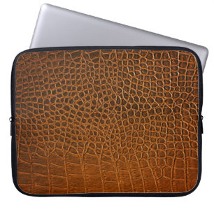 Elegante braune Krokodilledertextur. Laptopschutzhülle