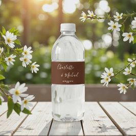 Elegante braune Schrift Minimalistische Hochzeit Wasserflaschenetikett