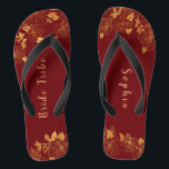 Elegante Braut Dark Burgundy & Gold Foliage Flip Flops<br><div class="desc">Diese eleganten Bräuner, dunkelbordeauxrot und goldblättrige Flip-Flops haben einen dunkelburgundischen Hintergrund, der mit einem aufwändigen, goldenen Blumenmuster und einer individuell anpassbaren modernen Typografie geschmückt ist. Die Kombination aus dem reichen Bordeaux und dem schimmernden Gold schaffen eine elegante und luxuriöse Ästhetik. Es ist ein wunderschönes Geschenk für deinen Brautstamm. Anzeigen der...</div>