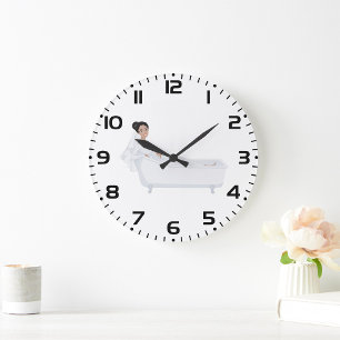 Elegante Braut Entspannen in der Badewanne Hochzei Große Wanduhr