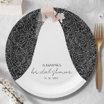 Elegante Braut im Schwarzen Brautparty Pappteller<br><div class="desc">Eine Braut in ihrem Hochzeitskleid über einer weißen Rose auf schwarzem (oder farbigem) Hintergrund ergänzt das Brautparty wunderbar. PASSENDE Artikel in unserem Geschäft.</div>