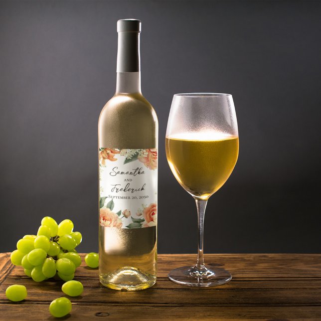 Elegante Braut und Bräutigam Weinetikett (Peach floral wedding wine bottle label)