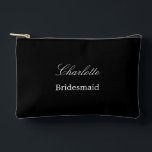 Elegante Bridesmaid Black Accessory Pouch Zubehörtasche<br><div class="desc">Elegant Bridesmaid Black Accessory Pouch, bitte personalisieren Sie den Namen der Brautjungfrau, mit der Online-Personalisierung Vorlage vor der Bestellung. Die Personalisierungsvorlage kann auch leicht verwendet werden, um das Design für andere Hochzeitsgast-Rollen, z. B. Trauzeugin, zu personalisieren, indem der entsprechende Text vor dem Hinzufügen zum Warenkorb entsprechend geändert wird. Wenn Sie...</div>