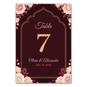 Elegante burgunderrote Creme-Rosen-Hochzeitstisch- Tischnummer