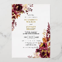 Elegante burgunderrote Herbst-Blumenhochzeit