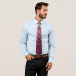 Elegante Burgundy Rose Gold Polka Dot Gradient Krawatte<br><div class="desc">Dieses glamouröse und moderne Design ist die perfekte Wahl für die trendige und stilvolle Mode. Es verfügt über ein Imitat gedruckt Rose Gold-Folie Polka Punkt Farbverlauf Konfetti Muster auf einem burgundischen roten Hintergrund. Es ist einfach, aber elegant! ***WICHTIGE HINWEIS FÜR DESIGN: Für individuelle Designanfragen, wie z.B. passende Produktanfragen, Farbänderungen, Platzierungsänderungen...</div>
