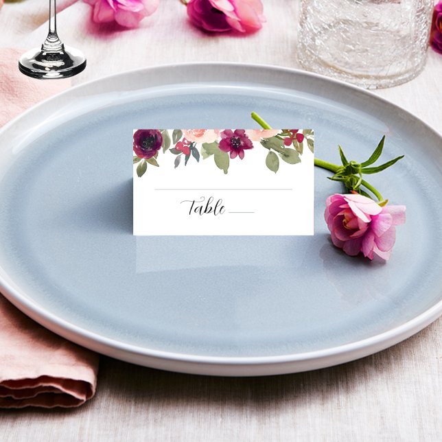 Elegante Burgundy Watercolor Blumenhochzeit Platzkarte (Von Creator hochgeladen)