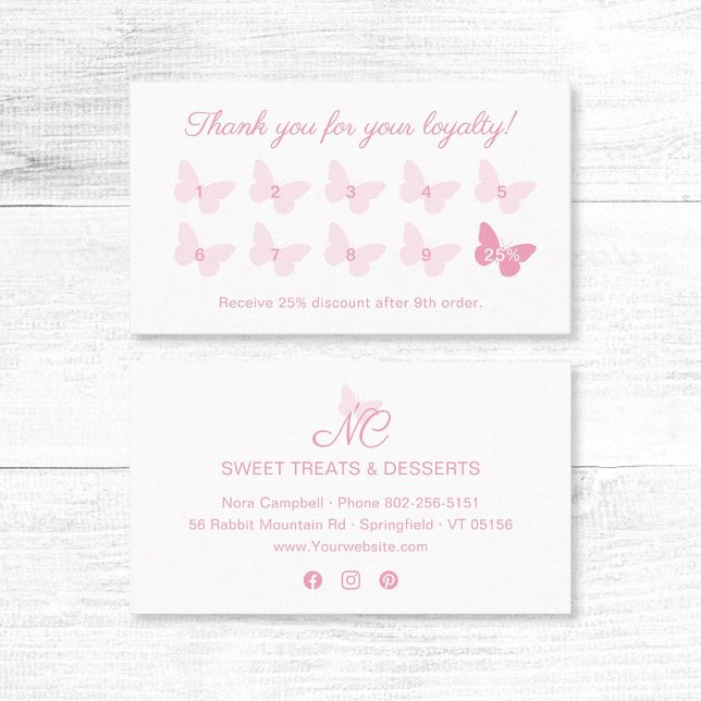 Elegante Butterfly Monogram Girly Niedlich Baby Pi Treuekarte (Elegant baby pink butterfly thank you for your loyalty business card with social media icons.)