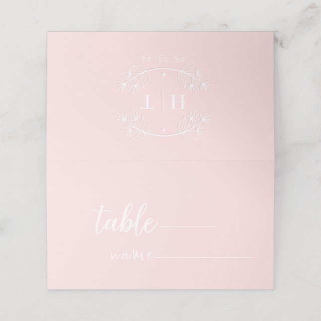 Elegante Calligraphie Monogram Pink Wedding Platzkarte (Außenseite Aufgefaltet)
