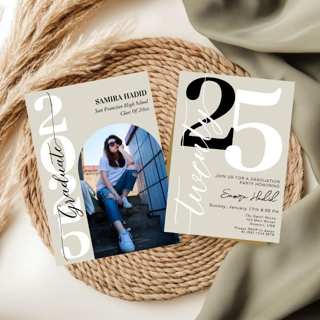 Elegante Calligraphy Arch Foto Graduation Party Einladung (Von Creator hochgeladen)