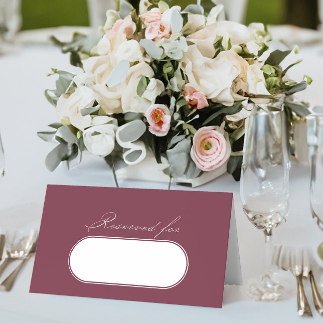 Elegante Calligraphy Burgundy Wedding vorbehalten Platzkarte (Elegant burgundy wedding table place cards with name plate, from my Wedding Colors collection)