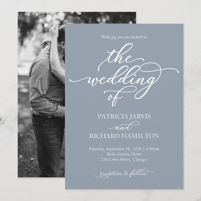 Elegante Calligraphy Dusty Blue Wedding Einladung (Vorne/Hinten)