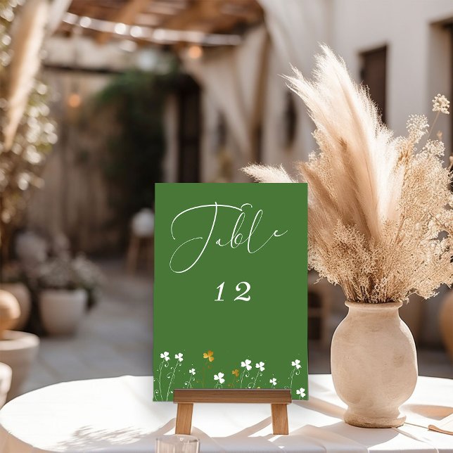 Elegante Calligraphy Green Kleeblatt Irish Wedding Tischnummer (Wedding Reception Table Number from my Shamrock Wildflower Collection)