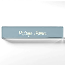 Elegante Chic-Typografie Staubblau Personalisiert Namensplakette