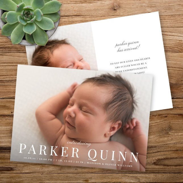 Elegante Chic Typografy Foto Geburtserklärung Ankündigung (Von Creator hochgeladen)