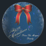 Elegante Christmas Red Bow Runder Aufkleber<br><div class="desc">Eleganter Weihnachtsrot auf blauem Hintergrund.</div>