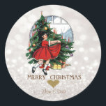 Elegante Christmas Tree Little Girl Bokeh Runder Aufkleber<br><div class="desc">Weihnachtsbaum und ein kleines Mädchen auf dem glitzernden Hintergrund.</div>