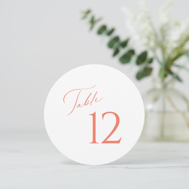 Elegante Coral Script Wedding Tischnummer Card (Stehend Vorderseite)