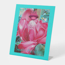 Elegante Couture Strawberry Blume Pedestal Zeichen