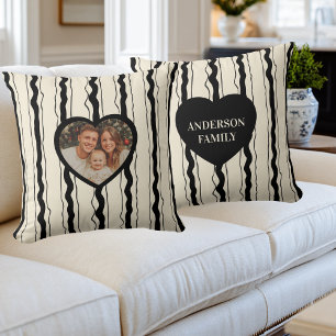 Elegante Creme- und schwarze Streifen Herz Custom  Kissen