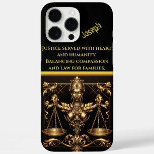Elegante Darstellung der Lady Justice in Golden To iPhone 16 Pro Max Hülle