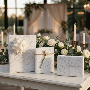 Elegante dekorative Silberherz-Charme auf Weiß Geschenkpapier Set